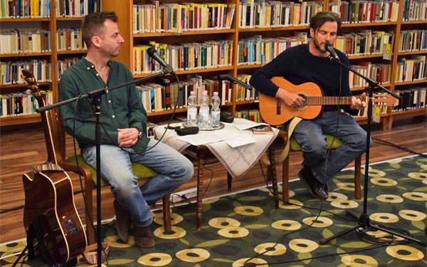 Zenés irodalmi estet tartottak a könyvtárban a költészet napján