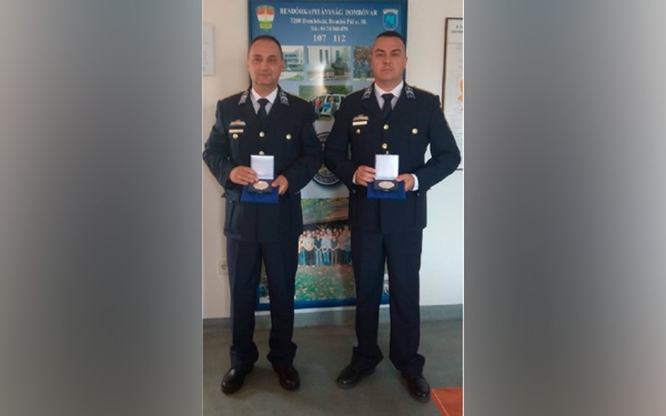 Szent György Emlékérmét és pénzjutalmat kaptak a dombóvári életmentő rendőrök