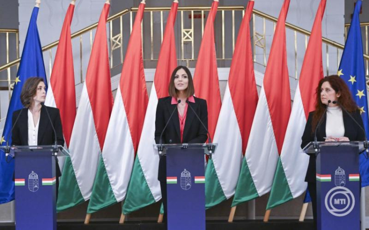 Kormányszóvivők: az agrárkamara, a Klebelsberg Központ és a magántőkealapok felülvizsgálatáról is döntött a kormány