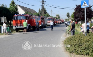 Dombóvári tűzoltók elismerése Szent Flórián Napon