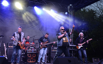 A V2 Raiders zenekar lemezbemutatója alkalmából tartottak Rock Majálist Dombóváron
