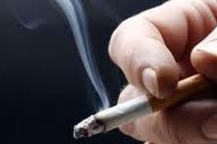 Júliustól ezer forint is lehet egy doboz cigi