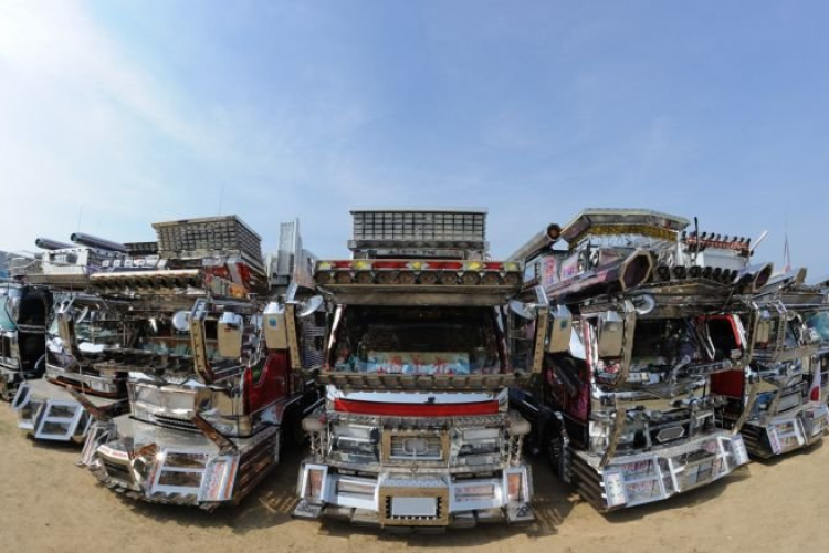 Nem engedik át a kamionokat a horvát és a szlovén határon