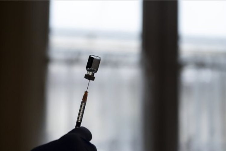 Hamarosan elérhető lesz az omikronra szabott vakcina Németországban