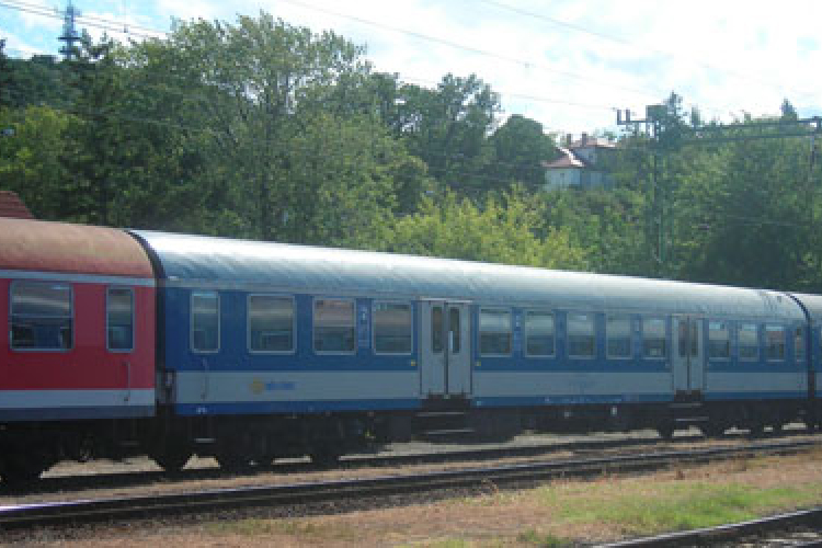 Gázolt a vonat Dombóvárnál, késnek a vonatok