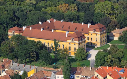 Közel kétmilliárd forintból újul meg a pápai Esterházy-kastély