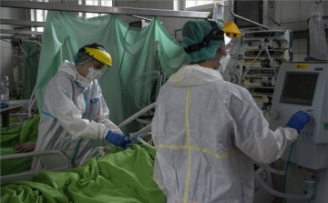 Már alig bírják a terhelést a kórházak Izraelben 