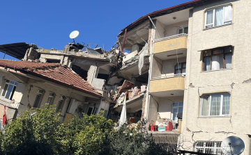Török-szíriai földrengés - Átlépte a 30 ezret a halálos áldozatok száma