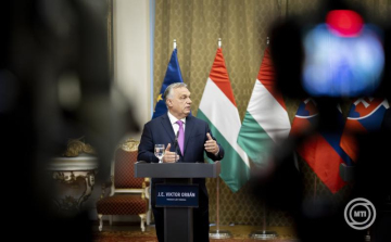 Orbán Viktor az Egyesült Arab Emírségekben tárgyal