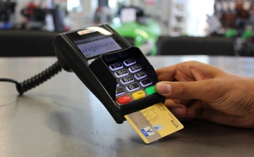 Jogosulatlan bankkártya-használattal milliós kárt okozott egy férfi Heves megyében