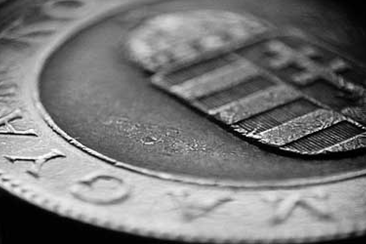 Devizapiac - Gyengült a forint délelőtt