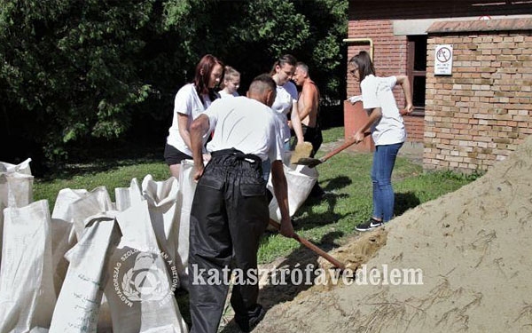 Újraminősítő gyakorlaton a Dombóvári, Kapos és Koppány mentőcsoportok