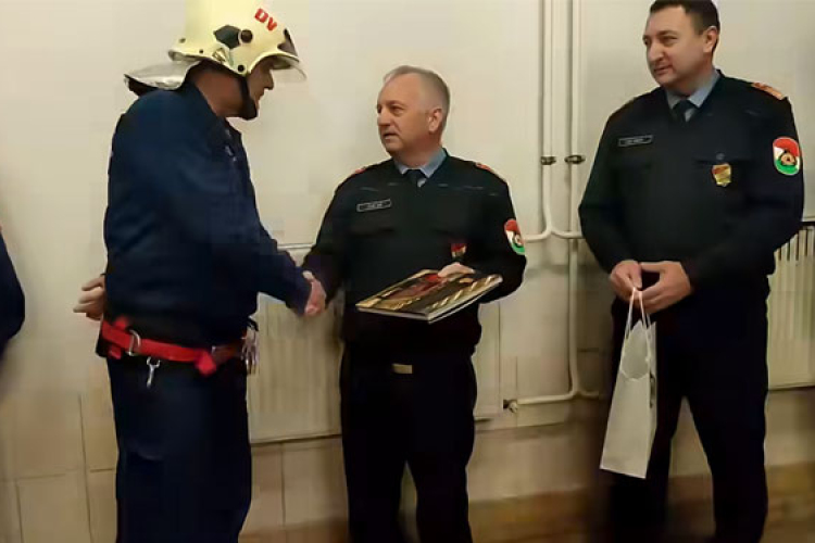 Utolsó szolgálata után így búcsúztatták a dombóvári tűzoltót