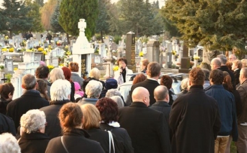 Emlékidéző séta a a dombóvári egyházi temetőben
