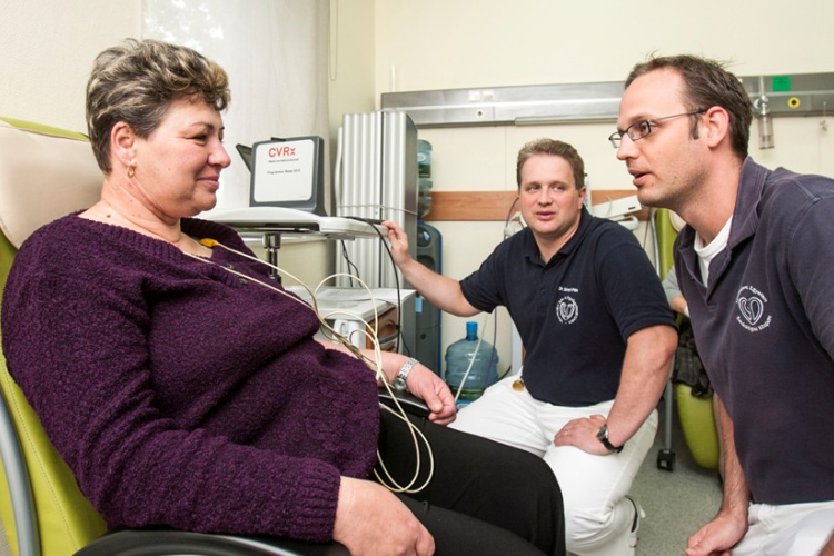 Először ültettek be itthon vérnyomás-szabályozó pacemakert