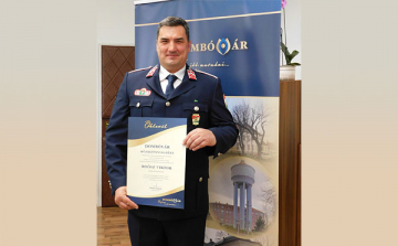 Dombóvár Közbiztonságáért Oklevelet vehetett át Roósz Viktor tűzoltó főtörzsőrmester