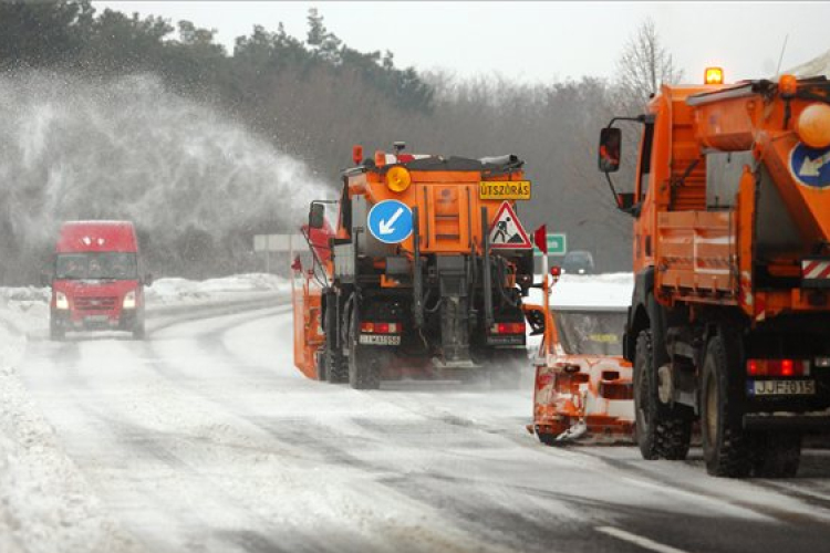 Havazás - Nincs járhatatlan út az országban, a Dunántúlon intenzíven havazik