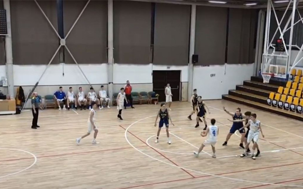 A Dombóvári Kosársuli KE junior csapata huszonkét óra alatt két mérkőzést játszott és mindkettőt meg is nyerte