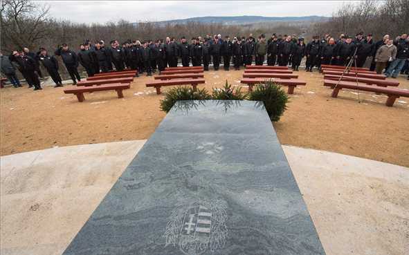 Doni megemlékezések - A pákozdi Don-kanyar-kápolnánál emlékezett a Jobbik