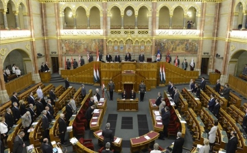 Az Alkotmánybíróság hiányzó tagjairól és elnökéről dönt a parlament
