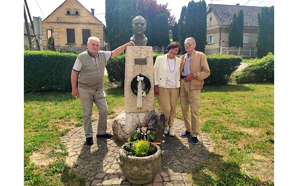 A Fekete család barátai látogattak Dombóvárra és Göllébe