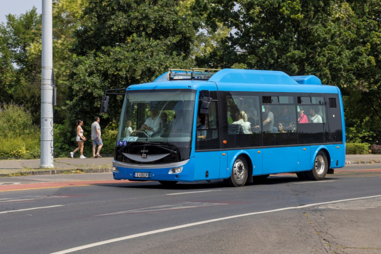 Bemutatták a Ganz elektromos midibuszát