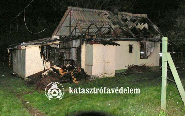 Présház égett le Dombóvár-Szőlőhegyen