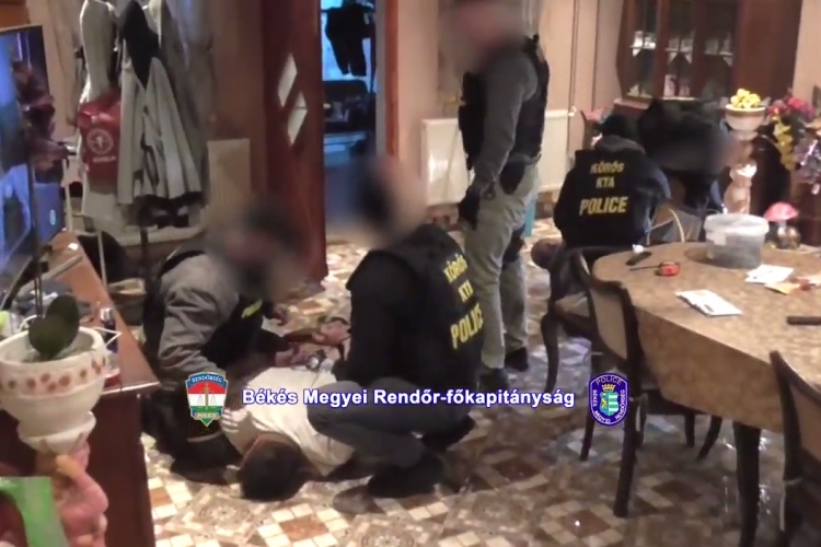 Lecsapott egy drogdíler családra a rendőrség - VIDEÓ