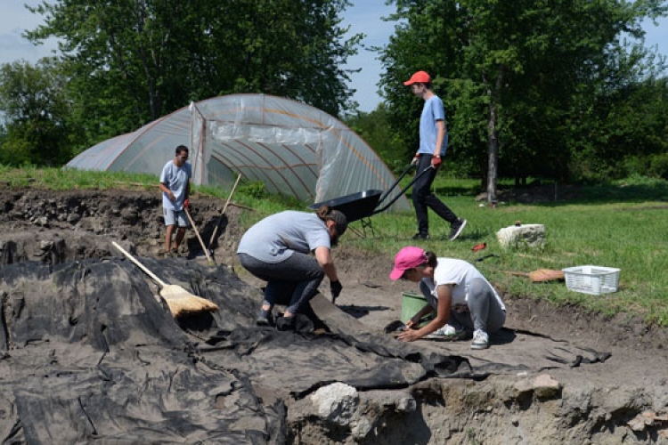 Folytatódik a régészeti munka Dombóvár határában