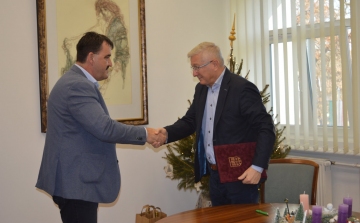 Megállapodás Dombóvár Város Önkormányzata és a Dombóvári Vállalkozói Egyesület között