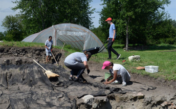 Folytatódik a régészeti munka Dombóvár határában