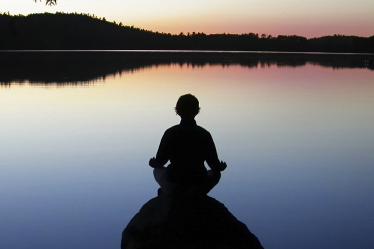 A meditálás együtt érzőbbé, jó szívűbbé teheti az embert