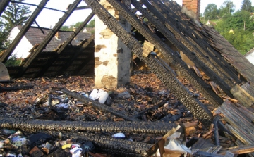 Egy lakóház égett Dombóvár-Szőlőhegyen