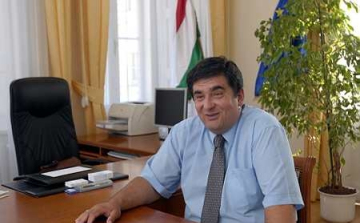 Kállai Ernő: kormányzati romapolitikák helyett hagyni kellene a cigányokat a saját útjukat járni