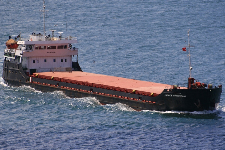Kettétört és elsüllyedt egy szállítóhajó a Fekete-tengeren 