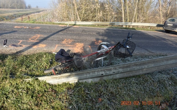 Egy autó kerékpárossal ütközött Dombóváron