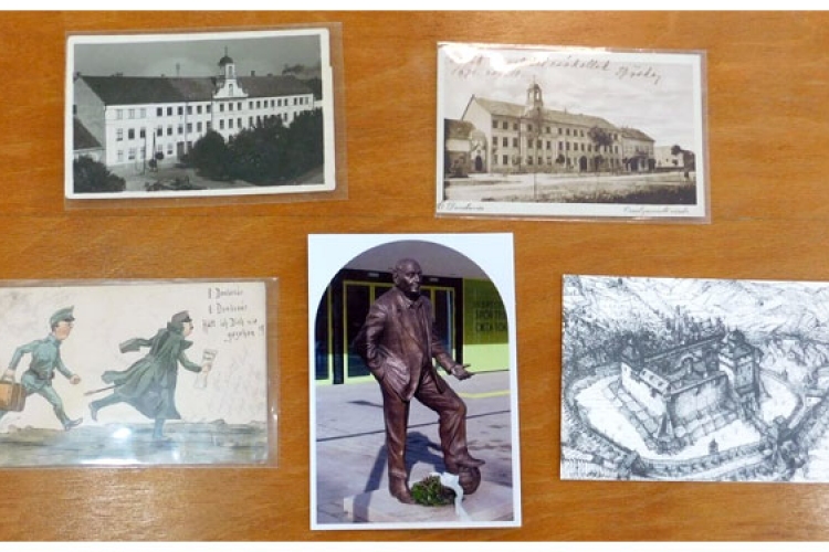 Képeslapok, fotók, cikkek és plakátok Dombóvárról a könyvtárnak ajándékba