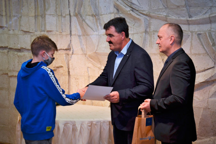 Kiemelkedő eredményt elért dombóvári sportolókat köszöntöttek