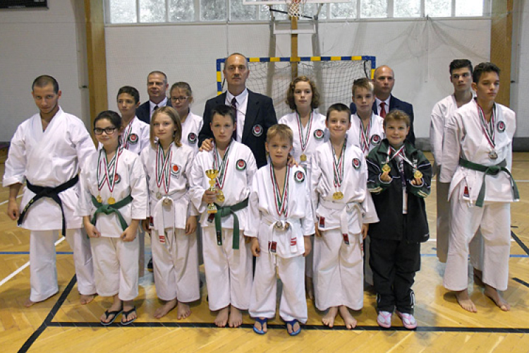 Karate Országos Bajnokság kilenc bajnoki címmel