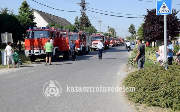 Dombóvári tűzoltók elismerése Szent Flórián Napon