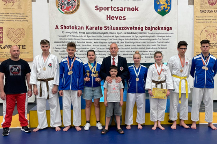 Minden dombóvári versenyző érmet szerzett a Heves Kupa Karate Bajnokságon