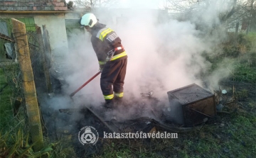 Szabadtéri tűzesetekhez és műszaki mentéshez is vonultak a dombóvári tűzoltók a hosszú hétvégén