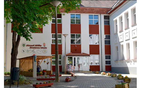 Befejeződtek a dombóvári József Attila Általános Iskola energetikai korszerűsítésének munkálatai