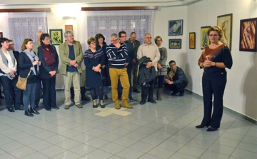 Katatics Zsuzsa képeiből nyílt kiállítás Dombóváron